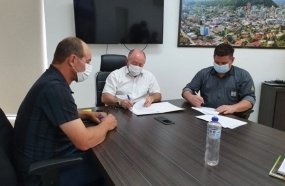 Joaçaba irá pavimentar mais quatro ruas e instalar brinquedos acessíveis