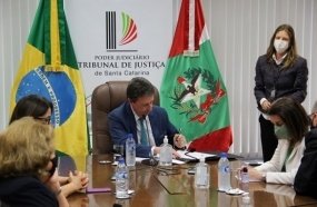 Judiciário de SC repassa R$ 200 mil para HUST adquirir macas hidráulicas