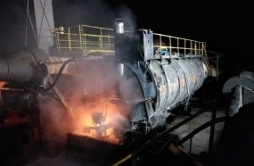 Usina de asfalto pega fogo durante a madrugada 