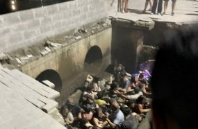 Grupo de pessoas cai em rio após calçada desabar em Joinville 