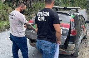 Mulher é presa após exigir dinheiro para não divulgar nudes do namorado 