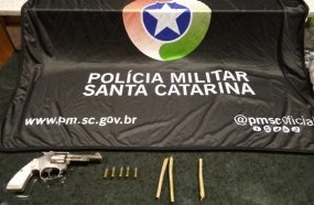 PM Rodoviária apreende revólver e cigarros de maconha 