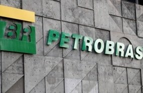 Petrobras reduz preço da gasolina A para distribuidoras