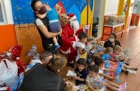 Alunos das creches de Joaçaba recebem brinquedos arrecadados 