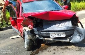 Colisão frontal entre veículos deixa dois feridos na BR-282 
