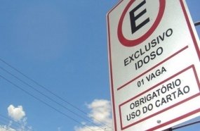 Luzerna emite carteirinha de estacionamento para idosos e deficientes