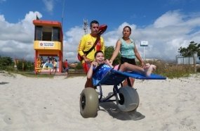 Projeto Praia Acessível garante banho de mar à todos 