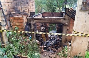 Casa é destruída por incêndio no interior de Piratuba 