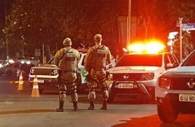 Motorista embriagado tenta atropelar policiais durante blitz 