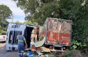 Colisão entre caminhões deixa um ferido na SC-150 