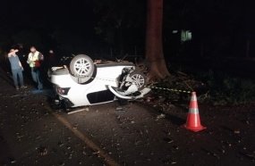 Motorista morre após carro colidir contra árvore na SC-283