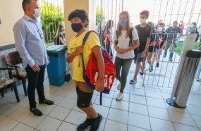 Rede estadual inicia ano letivo com aulas 100% presenciais 
