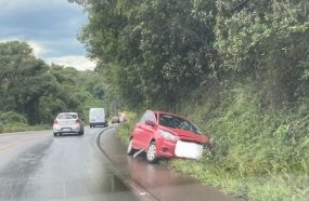 Condutora fica ferida após ter carro atingido por caminhão na BR-282