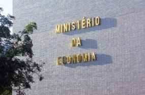 Governo avalia reduzir imposto para estimular indústria