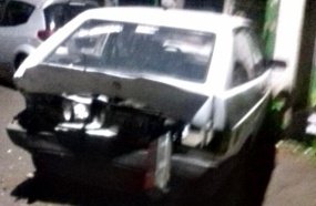 Motorista é preso por embriaguez após bater em carros estacionados