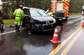 Oito pessoas ficam feridas após colisão entre veículos na BR-116