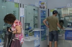 Trabalhadores poderão sacar até R$ 1 mil de contas do FGTS