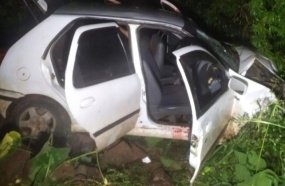 Colisão entre carro e caminhão deixa dois feridos na BR-282