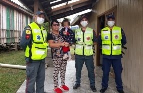 Bombeiros salvam vida de criança engasgada com bala