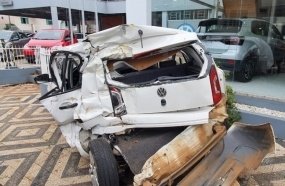 Caminhão sem freios atinge três veículos em Capinzal 
