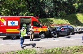 Viatura dos Bombeiros é atingida por carro durante deslocamento 