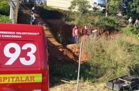 Homem é encontrado morto após despencar de barranco 