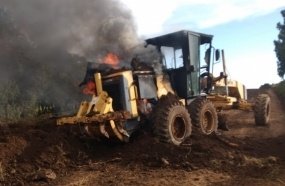 Máquina da Prefeitura pega fogo no interior de Curitibanos 