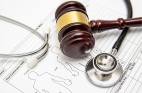 Médico terá que indenizar mulher que teve dedo amputado  