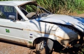 Homem morre após veículo colidir contra barranco 