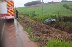 Saída de pista deixa condutor ferido na SC-283 
