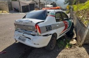 Homem é preso após roubar caminhão e jogar o veículo contra viatura