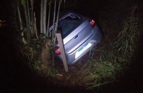 Colisão frontal entre veículos deixa quatro feridos na SC-135