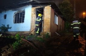Incêndio atinge casa mista no bairro São Jorge 