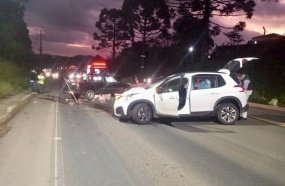 Condutor fica ferido após colisão entre veículos na SC-135