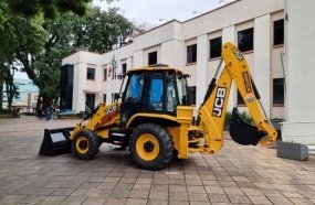Prefeitura de Joaçaba adquire mais uma retroescavadeira