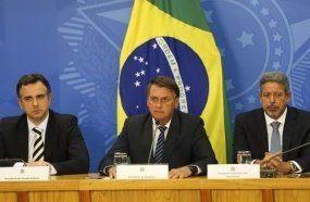Presidente propõe ressarcir estados em troca de zerar ICMS dos combustíveis 