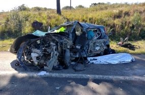 Jovem de 25 anos morre após colisão contra carreta na BR-470