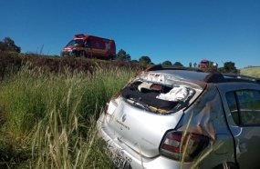 Colisão entre veículos deixa casal ferido na BR-282