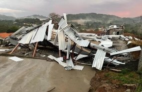 Vendaval causa destruição no interior de Rio das Antas 