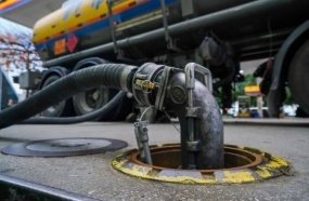 Governador reduz ICMS da gasolina, álcool, eletricidade e comunicações