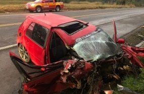 Colisão frontal deixa jovem gravemente ferido na BR-470 