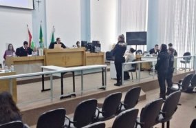 Condenada mulher que matou a mãe com 17 tesouradas 