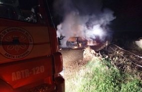 Veículo é destruído por incêndio no interior de Videira