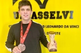Acadêmico da UNIASSELVI conquista bronze no Badminton dos JUCs 