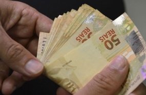 Governo antecipa calendário do Auxílio Brasil