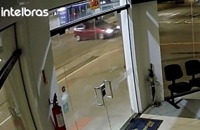 Motorista foge após colisão que deixou motoboy ferido 