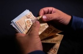 Auxílio para taxistas e caminhoneiros terá duas parcelas em agosto