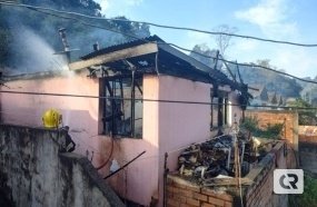 Idosa perde tudo após casa ser consumida por incêndio em Herval 