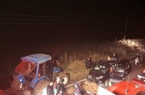 Colisão frontal entre carro e trator deixa casal ferido na SC-135 