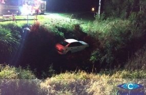 Carro cai em barranco após saída de pista na SC-467 
